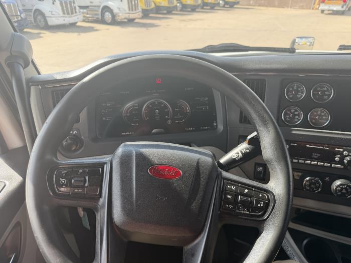 2022 Peterbilt 579-38