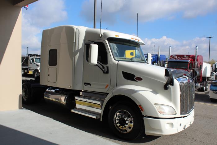 2022 Peterbilt 579-8