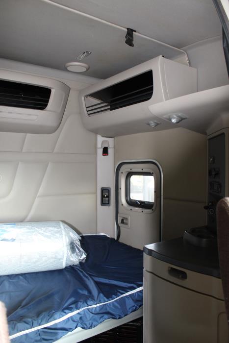 2022 Peterbilt 579-15