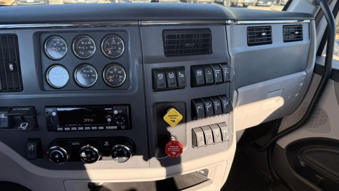 2026 Peterbilt 567-18