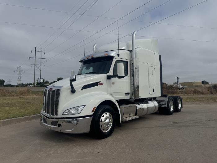 2025 Peterbilt 579 photo 2