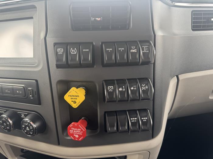 2025 Peterbilt 579-13