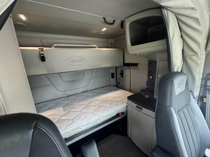 2025 Peterbilt 579-16