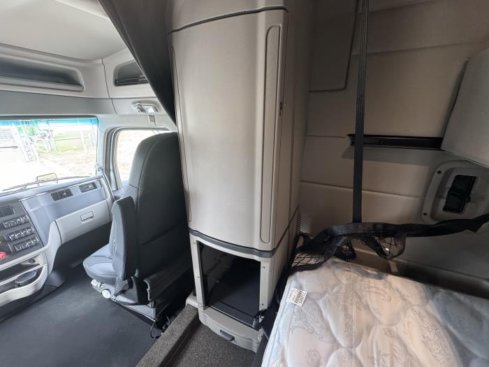 2025 Peterbilt 579-17