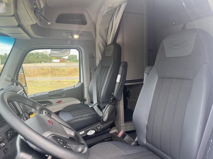 2025 Peterbilt 579-10