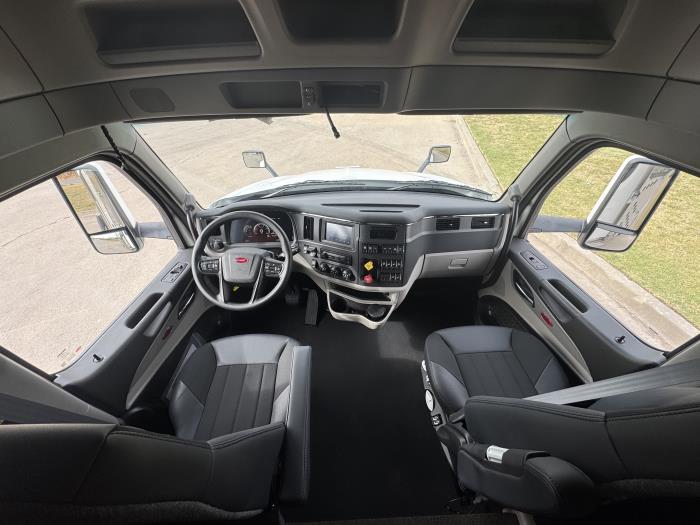 2025 Peterbilt 579-14