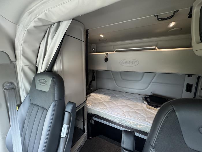 2025 Peterbilt 579-15