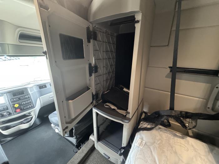 2025 Peterbilt 579-18