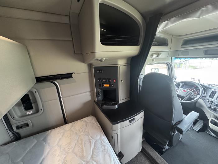 2025 Peterbilt 579-19