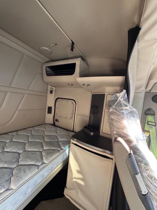 2019 Peterbilt 579-16