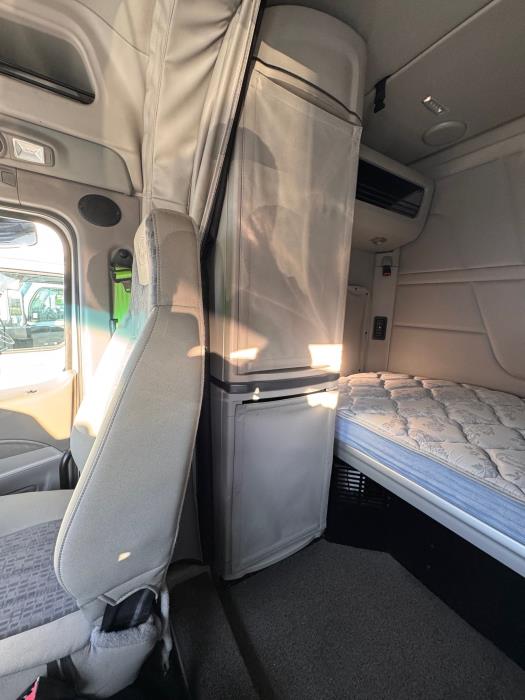 2019 Peterbilt 579-17