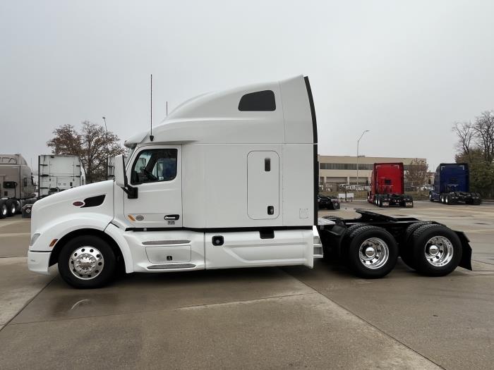 2022 Peterbilt 579 photo 3