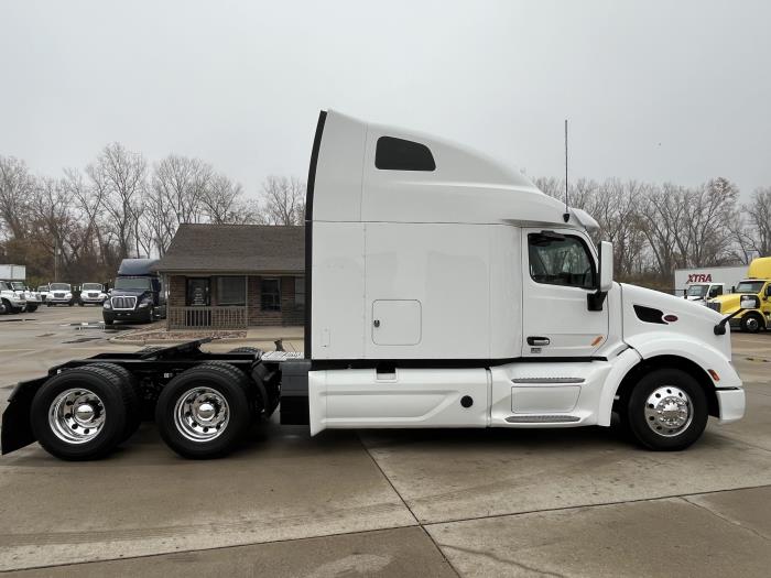 2022 Peterbilt 579-8