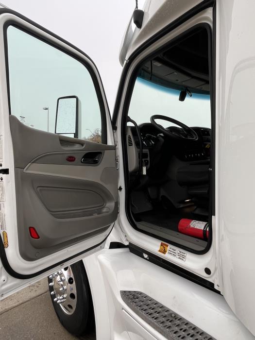 2022 Peterbilt 579-11