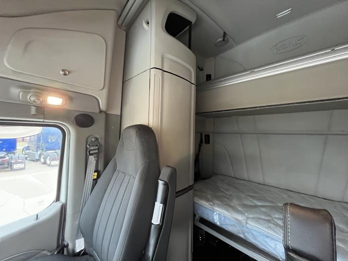 2022 Peterbilt 579-13