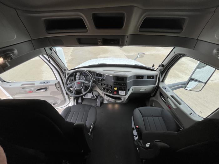 2022 Peterbilt 579-17