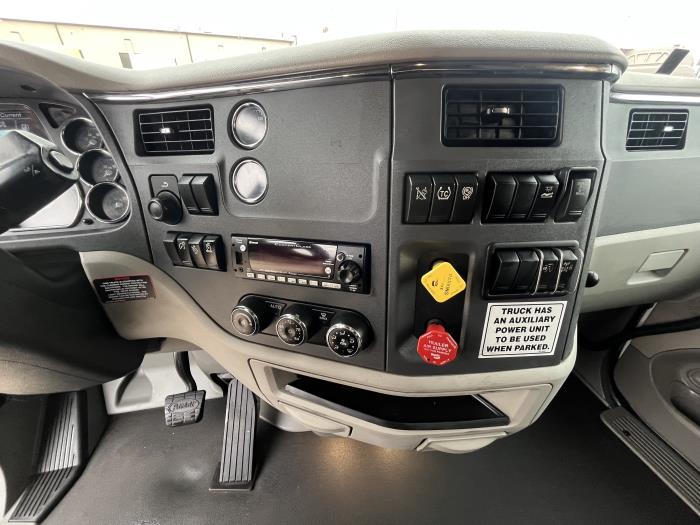 2022 Peterbilt 579-18