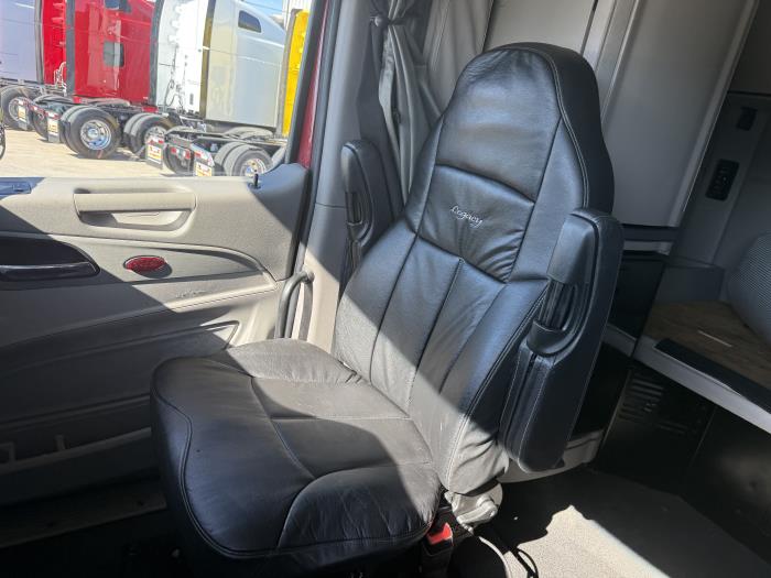 2022 Peterbilt 567-8