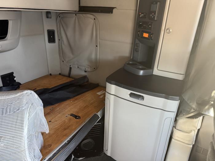 2022 Peterbilt 567-13