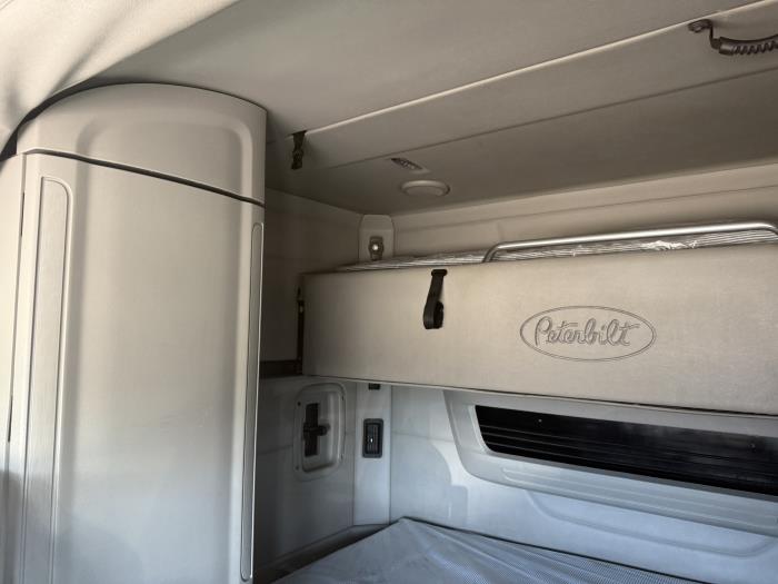 2022 Peterbilt 567-10