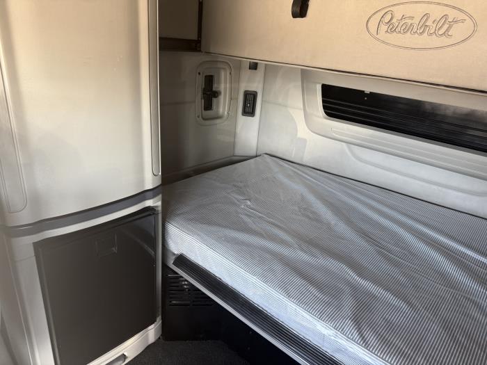 2022 Peterbilt 567-11
