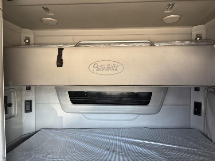 2022 Peterbilt 567-12