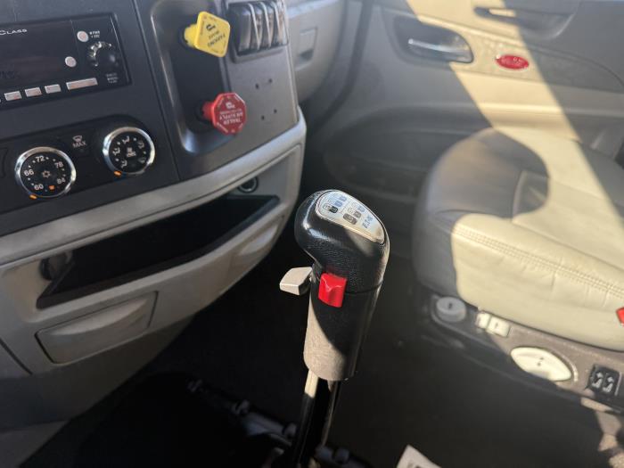 2022 Peterbilt 567-16