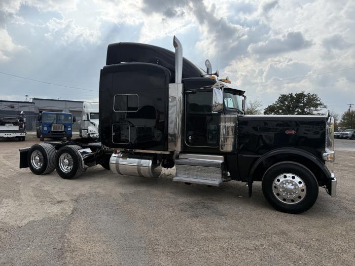 2022 Peterbilt 389-27
