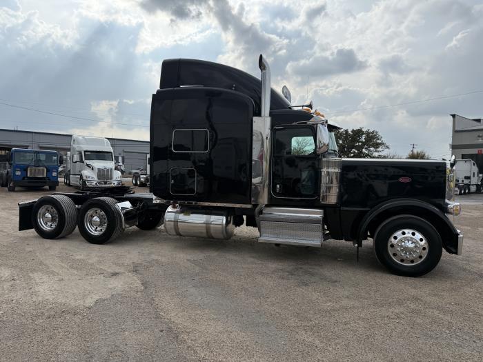 2022 Peterbilt 389-28