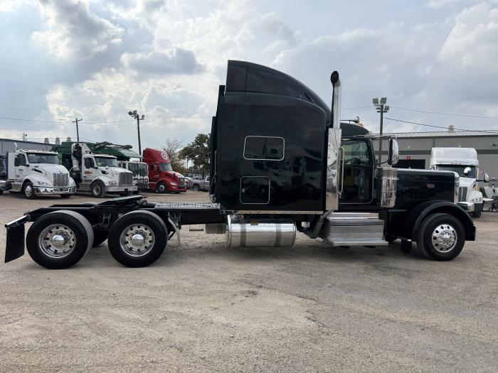 2022 Peterbilt 389 photo 4