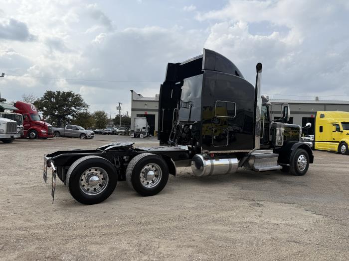 2022 Peterbilt 389-31