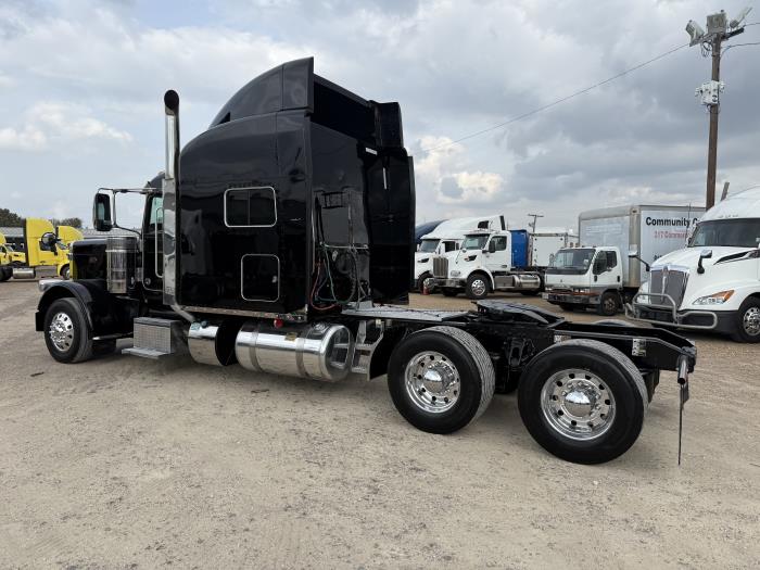 2022 Peterbilt 389-40