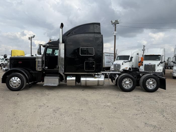 2022 Peterbilt 389-43