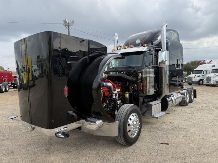 2022 Peterbilt 389-48