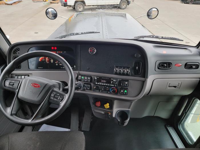 2022 Peterbilt 389-12