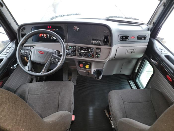2022 Peterbilt 389-13