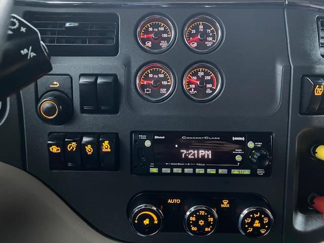 2022 Peterbilt 579-18