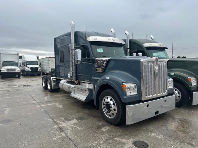 2021 Kenworth W990-2
