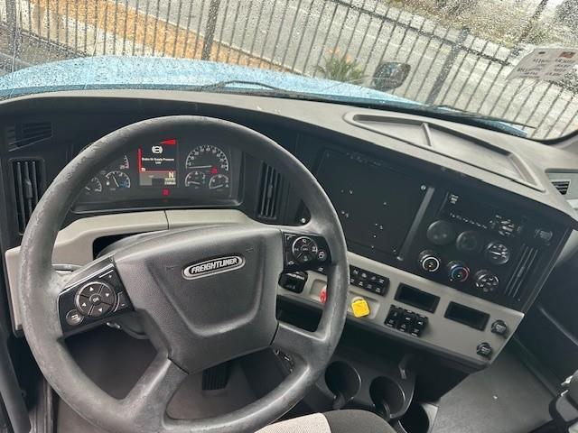 2021 Freightliner Cascadia-6