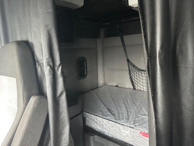 2021 Freightliner Cascadia-9