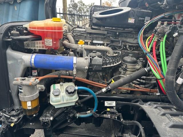 2021 Freightliner Cascadia-2