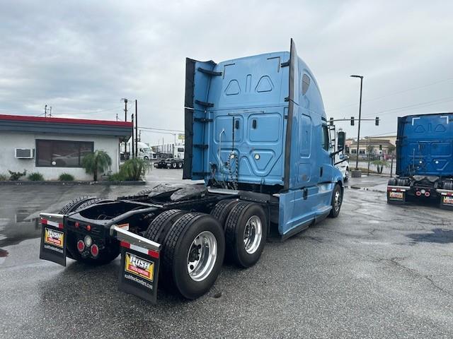 2021 Freightliner Cascadia-12