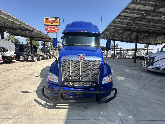 2022 Peterbilt 579-8