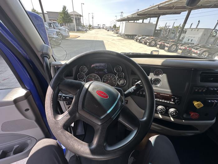 2022 Peterbilt 579-13