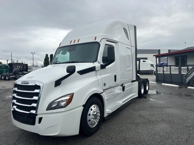 2021 Freightliner Cascadia 126" Sleeper Cab photo 2