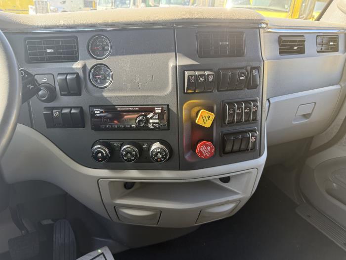 2021 Peterbilt 579-6