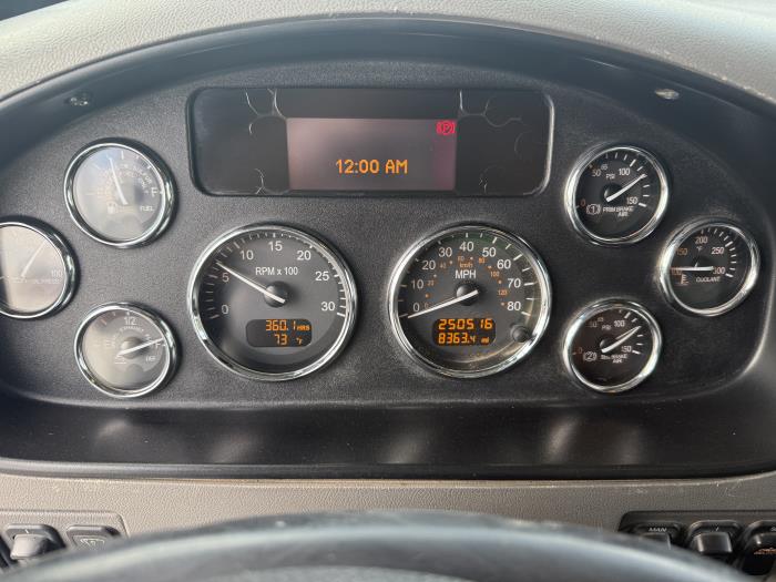 2018 Peterbilt 348-8