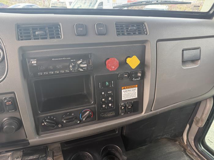 2018 Peterbilt 348-9