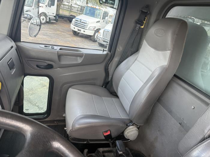 2018 Peterbilt 348-11