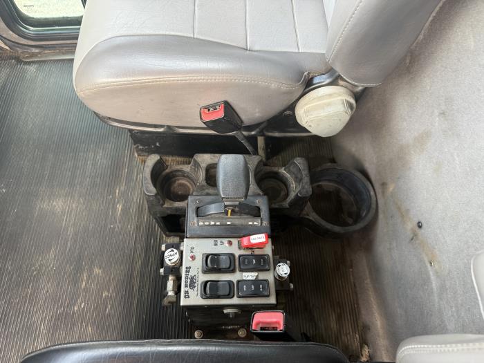 2018 Peterbilt 348-12